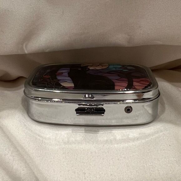 Black Cat Travel Pill Box 2 Compartment Decorative Medicine Case Metal NEW - Picture 2 of 4